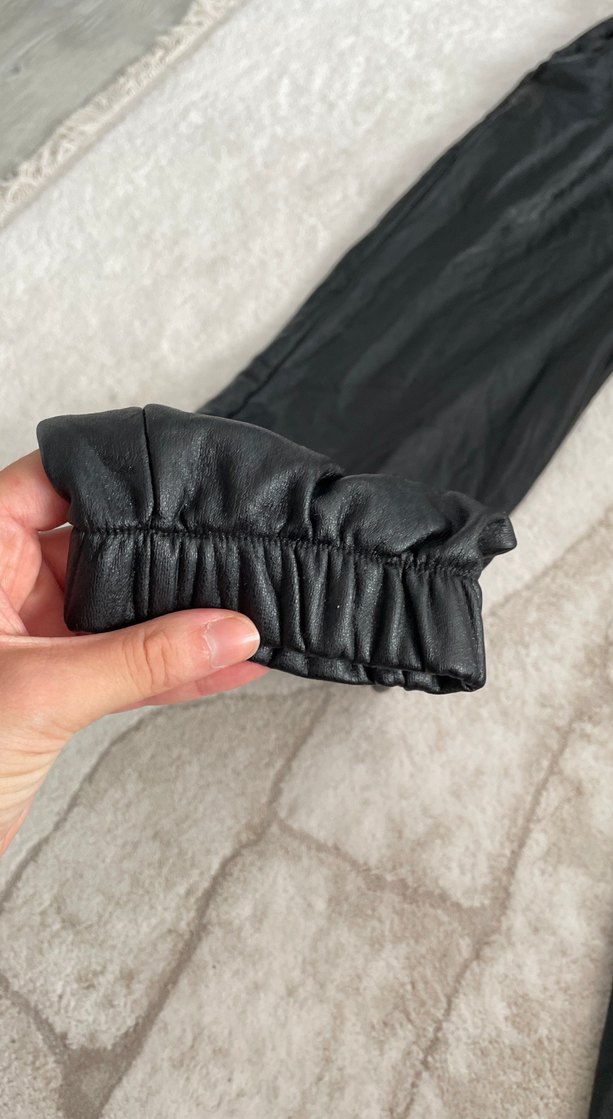 Kadın Siyah Deri Bol Kesim Midi Pantolon - Görsel 5