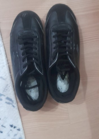 Siyah Bağcıklı Kadın Spor Ayakkabı az kullanılmış ortopedik
