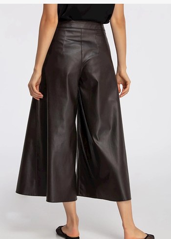Siyah Deri Mini Geniş Paça Kadın Pantolon - Görsel 4