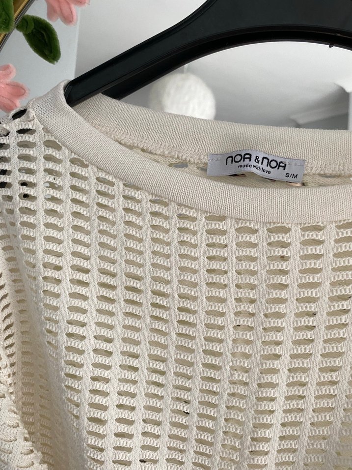 Beyaz delikli üst - Görsel 2