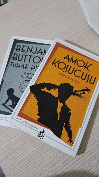 Okuma kitabı 2'li AMOK KOŞUCUSU & BENJAMIN BUTTON'IN TUHAF HİKAY
