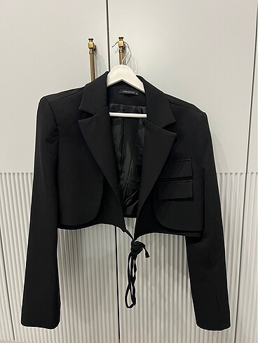 siyah crop blazer ip bağlamalı