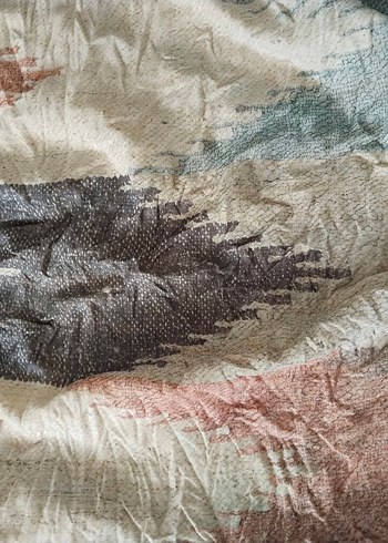 Bej Pastel Tonlarda Batik Desenli halıörtüsü kaymaztabansüngerli - Görsel 3