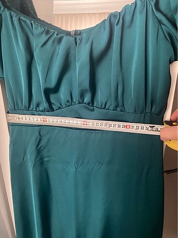 Trendyol milla zümrüt saten elbise 42 - L beden - Görsel 8