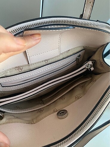 Guess orjinal bayan kol çantası - Görsel 3