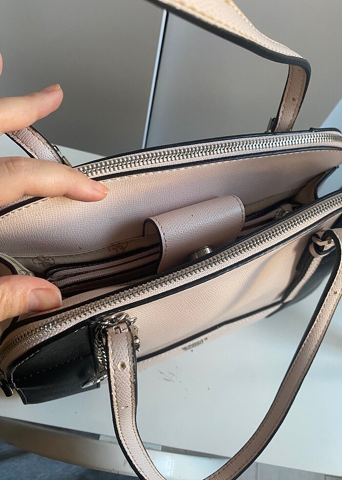 Guess orjinal bayan kol çantası - Görsel 2