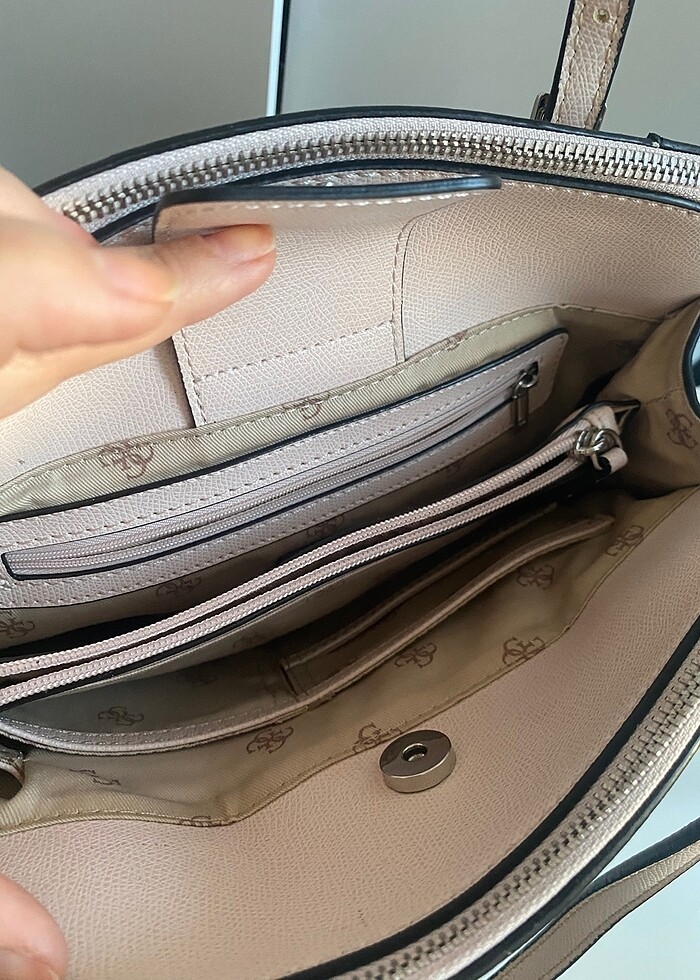 Guess orjinal bayan kol çantası - Görsel 3