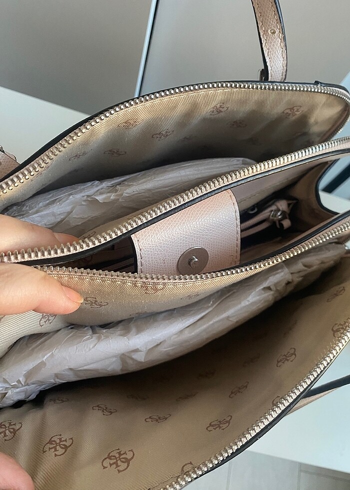 Guess orjinal bayan kol çantası - Görsel 4