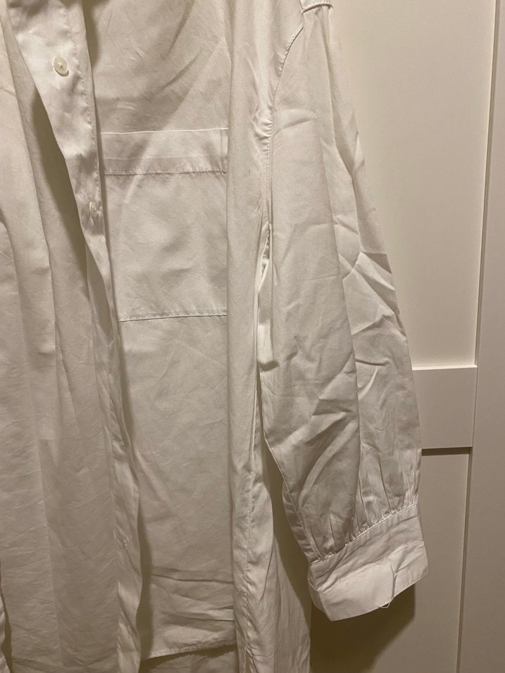 Düğmeli Beyaz Pamuklu Uzun Kollu Gömlek - Görsel 3