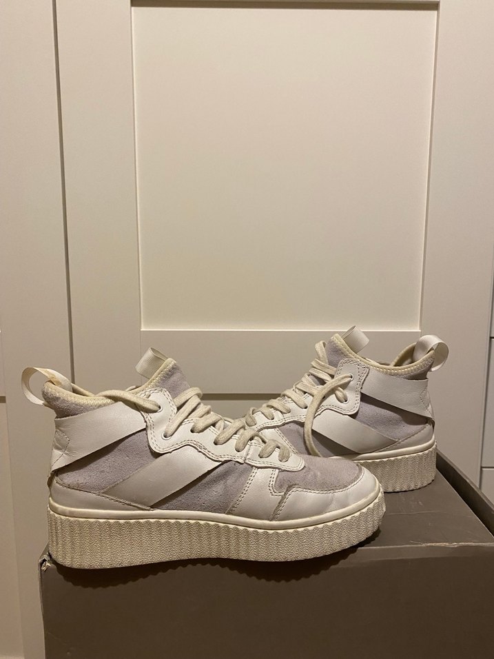 Beyaz Bağcıklı Spor Ayakkabı - Görsel 2