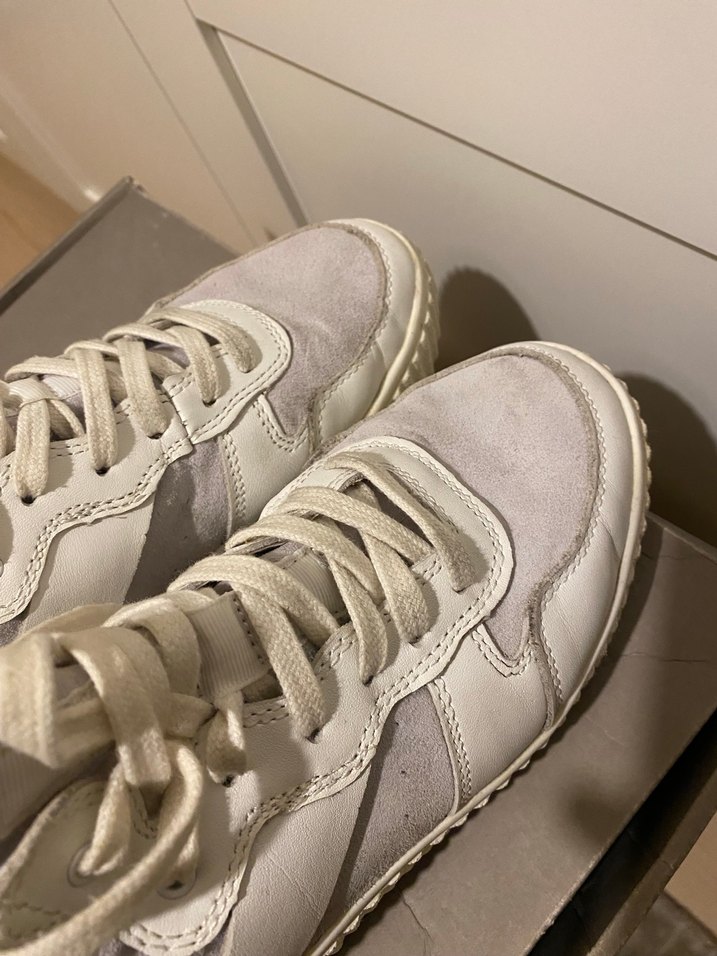 Beyaz Bağcıklı Spor Ayakkabı - Görsel 4