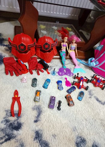 Renkli Oyuncak Seti: Maske, Bebek ve Araçlar - Görsel 3