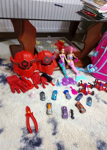 Renkli Oyuncak Seti: Maske, Bebek ve Araçlar - Görsel 2