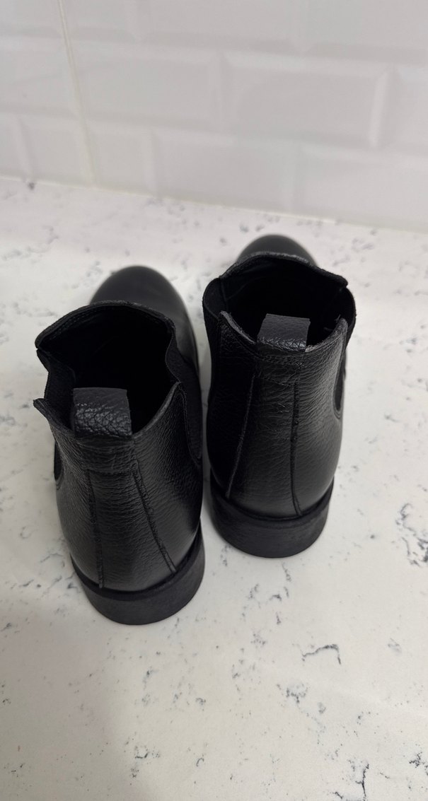 Siyah Minimalist Erkek Bot - Görsel 2