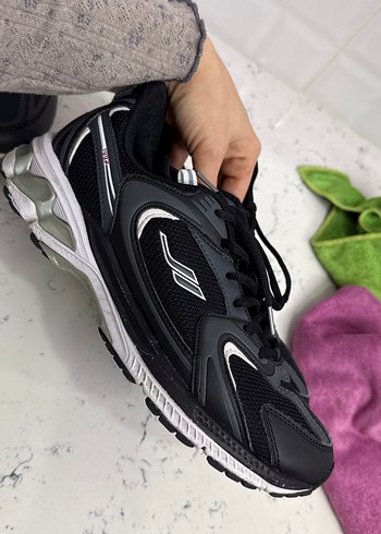 Siyah Yılan Desenli Bağcıklı Kadın Spor Ayakkabı - Görsel 5