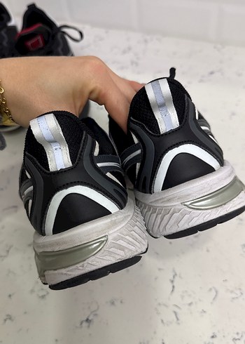 Siyah Yılan Desenli Bağcıklı Kadın Spor Ayakkabı - Görsel 4