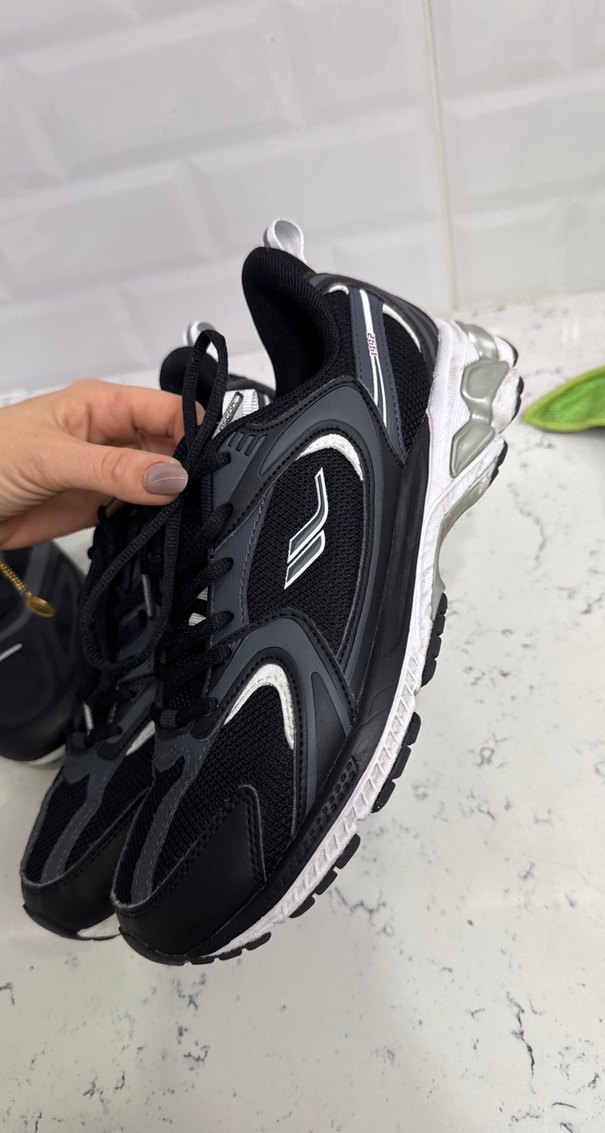 Siyah Yılan Desenli Bağcıklı Kadın Spor Ayakkabı - Görsel 2