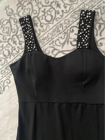 Zara Siyah Omuz Taşlı Abiye Elbise