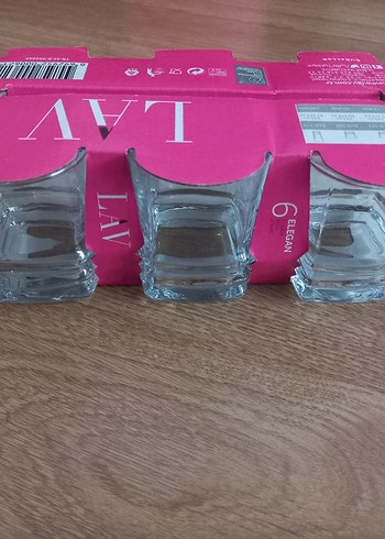 Pembe Kutuda 6 Parça Küçük Cam Bardak
