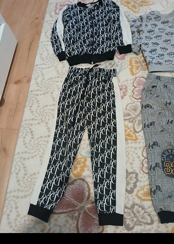 8 Yaş Beden Gri Nakışlı Erkek Çocuk Rahat Eşofman