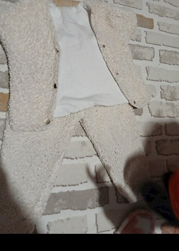 Beyaz Yün Düğmeli Kız Yeleği - Görsel 2