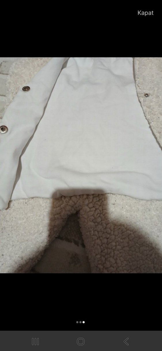 Beyaz Yün Düğmeli Kız Yeleği - Görsel 3