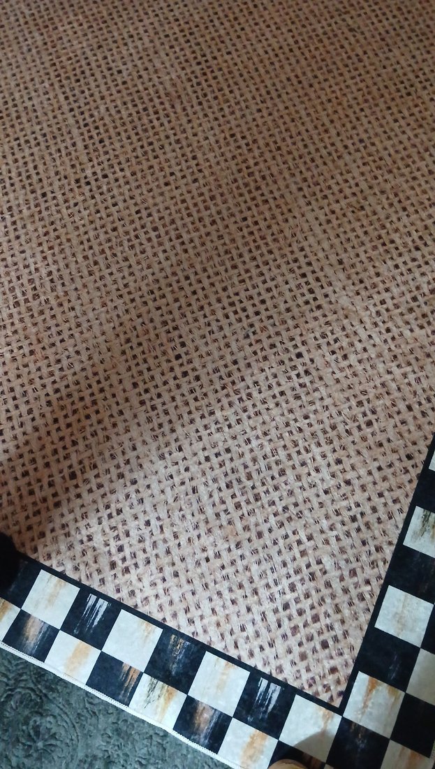 Kahverengi Kare Desenli Geleneksel Halı - Görsel 3