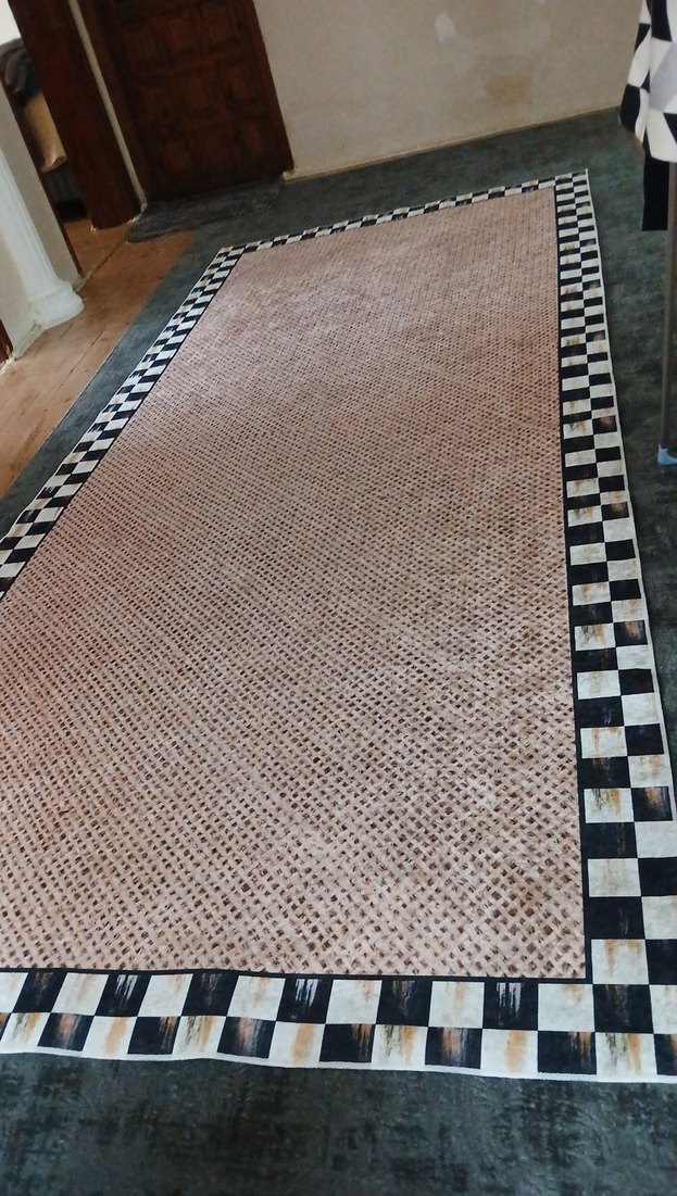 Kahverengi Kare Desenli Geleneksel Halı - Görsel 2