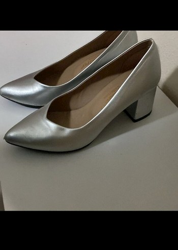 Diğer Bej Metal Stiletto Topuklu Kadın Ayakkabı