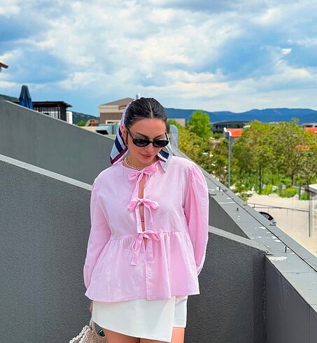 Pembe bağlamalı bluz gömlek