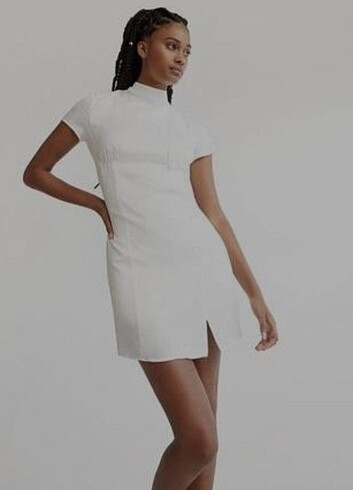 Bershka, XS beden yırtmaç detaylı, kısa kollu mini elbise