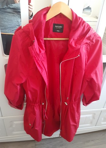 kadın Parlak Kırmızı Düğmeli Yağmurluk - Görsel 3