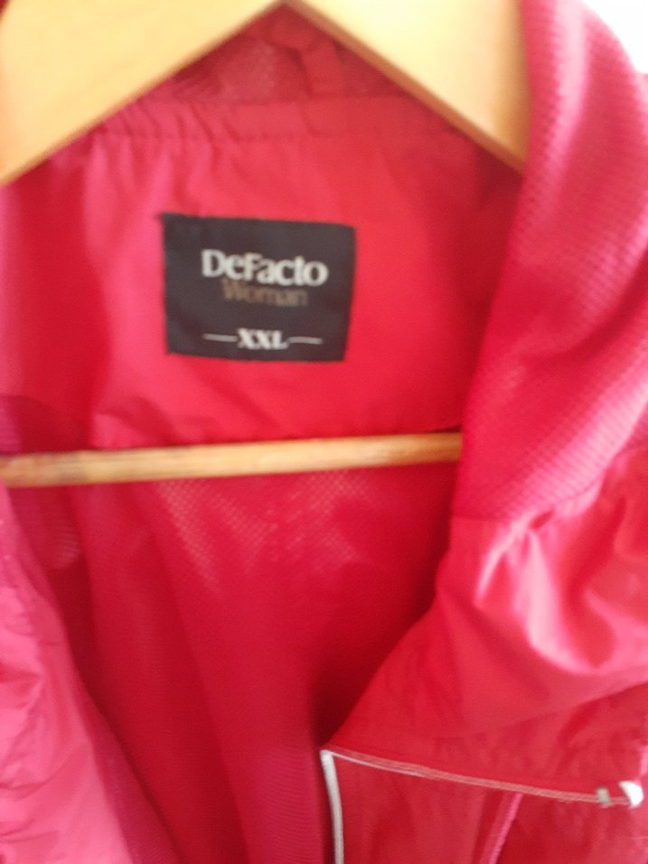 kadın Parlak Kırmızı Düğmeli Yağmurluk - Görsel 2