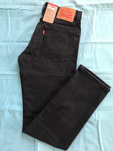 31 Beden siyah Renk Levis orjinal sıfır jeans