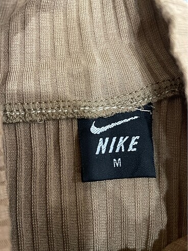 Nike yakalı crop