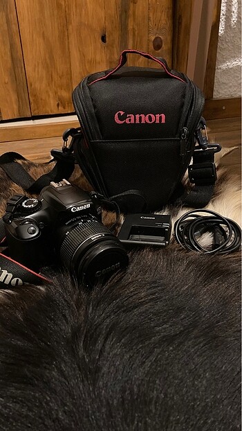 Canon 1100d dijital fotoğraf makinesi