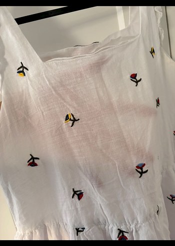 Çiçek nakışlı beyaz elbise - Görsel 2