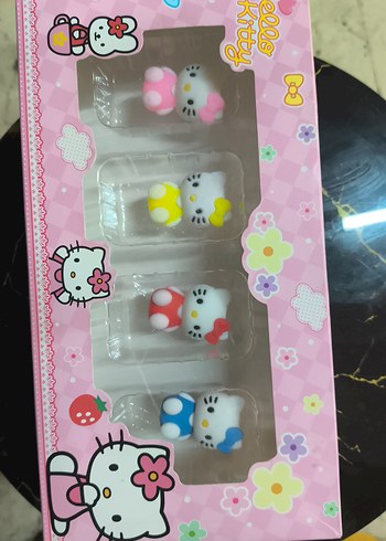 Renkli Hello Kitty oyuncak.