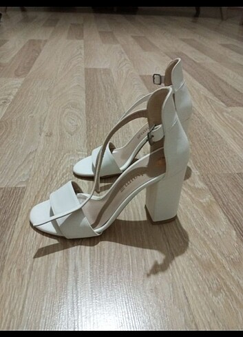 36 Beden beyaz Renk Tek bant stiletto