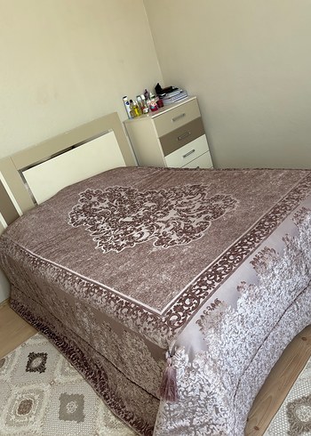Kahverengi Nakışlı Yatak Örtüsü - Görsel 4