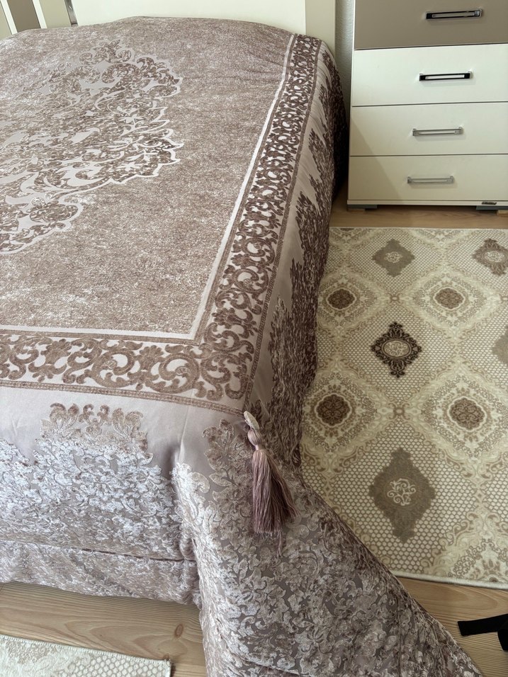 Kahverengi Nakışlı Yatak Örtüsü - Görsel 5