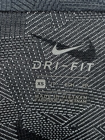 xs Beden çeşitli Renk Nike T-shirt %70 İndirimli.