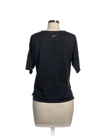 xs Beden Nike T-shirt %70 İndirimli.