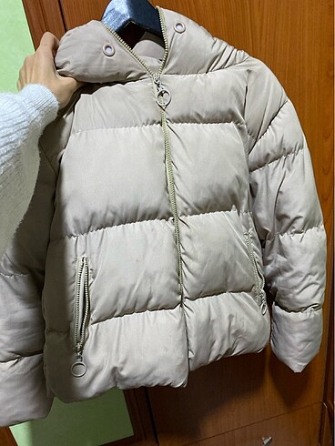 Krem şişme mont