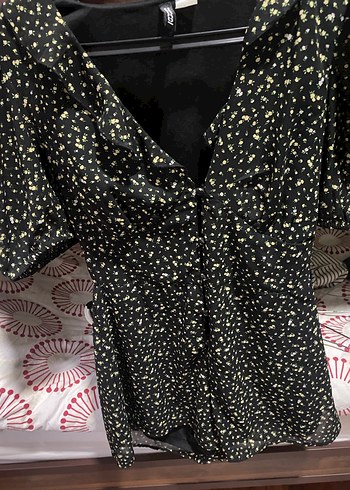 Siyah çiçekli şortlu elbise - Görsel 4