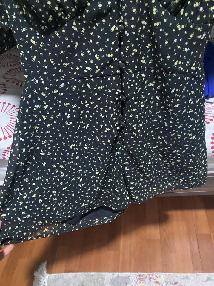 Siyah çiçekli şortlu elbise - Görsel 2