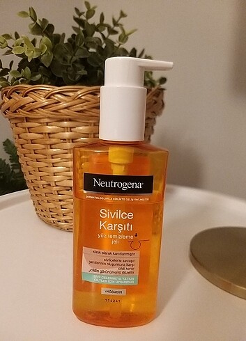 Neutrogena sivilce karşıtı yüz temizleme jeli