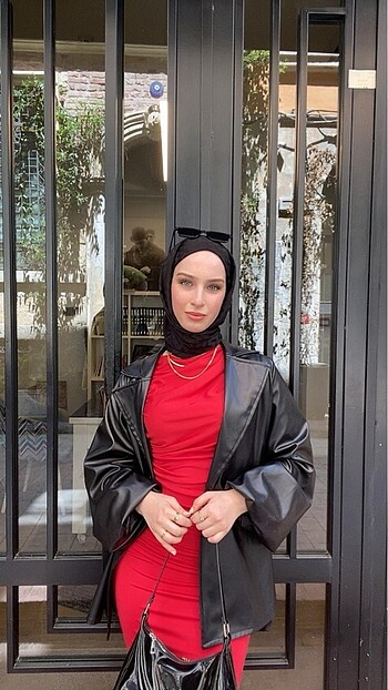 Kırmızı Elbise
