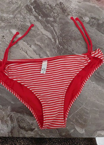 Kırmızı Çizgili Kadın Bikini Altı