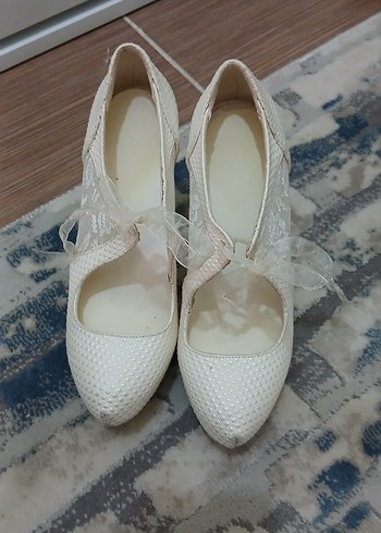 Dantel Detaylı Beyaz Stiletto Gelin Ayakkabısı
